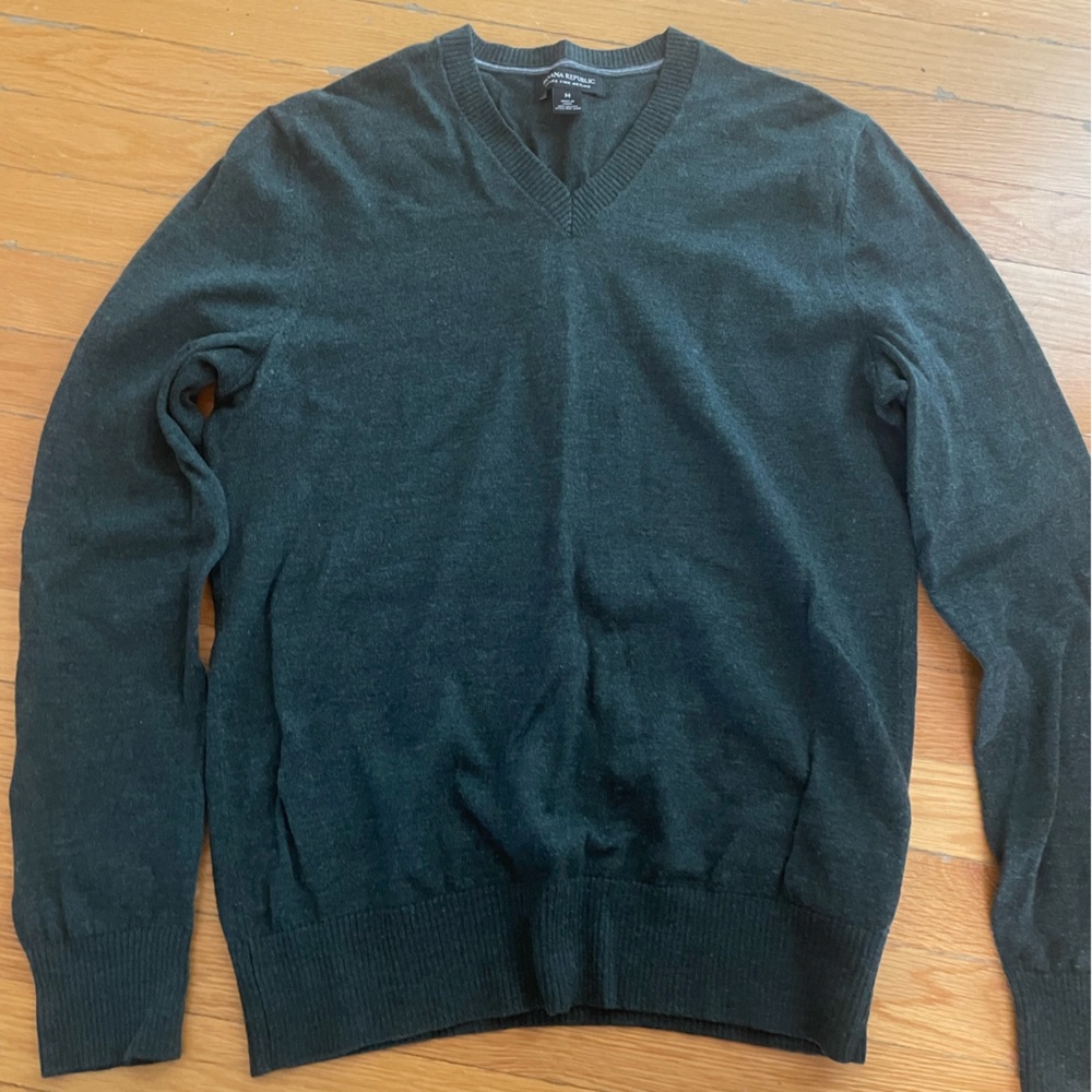 Banana Republic Men's Dark Green V-Neck Sweater
